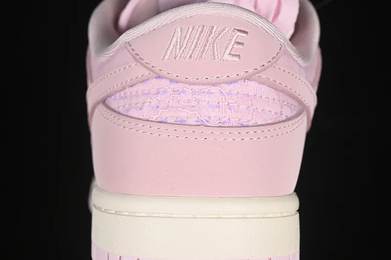 All Categories Nk SB Dunk Series Nk SB Dunk Low Low-top sneakers Nike SB Dunk Low "Regal Pink" contains girly low-top casual sneakers HJ5870-600